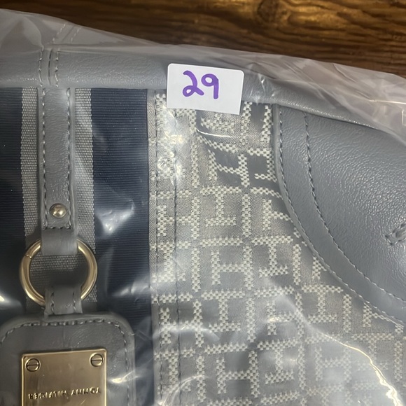 NWOT Tommy Hilfiger‎ Hobo shoulder Bag in Silver Gray retails $144 - Picture 5 of 5